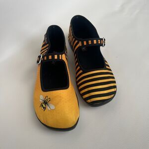 Hot Chocolate Design Bee Print Mary Jane Flats – Novelty Shoes Women’s Size 8